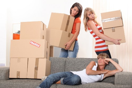 Office packing and unpacking support in Canary Wharf business district